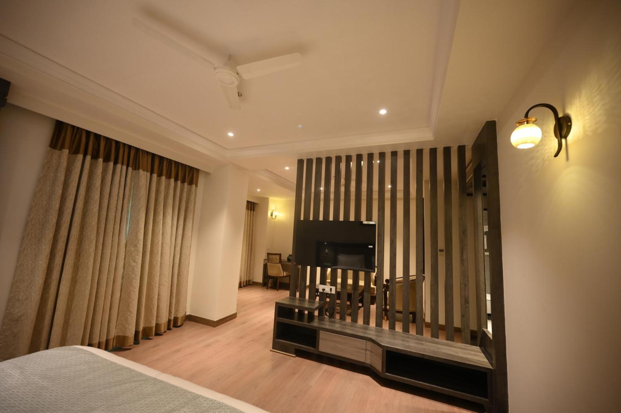 The Mudra Hotel Varanasi Exterior foto